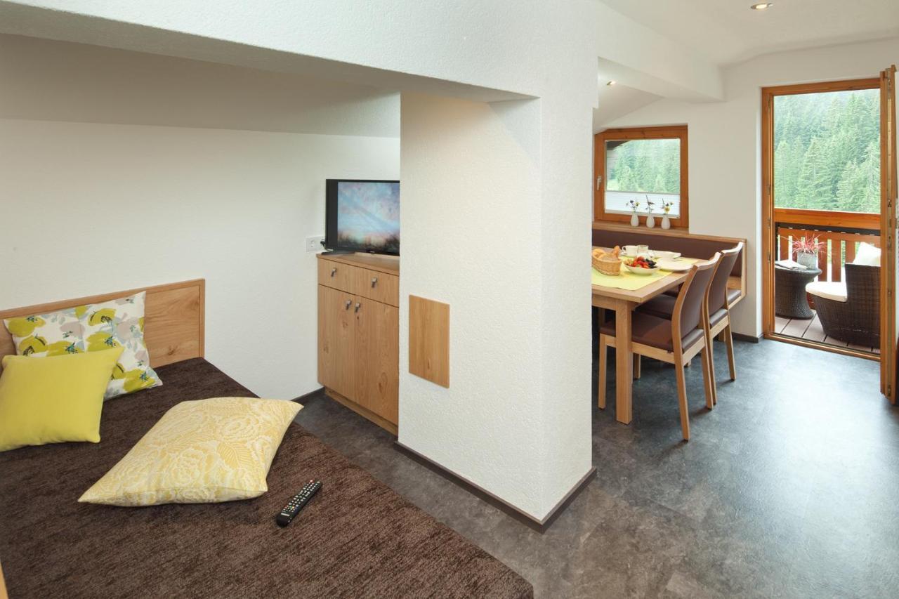 Aparthotel Brunnenhof Дамулс Екстериор снимка