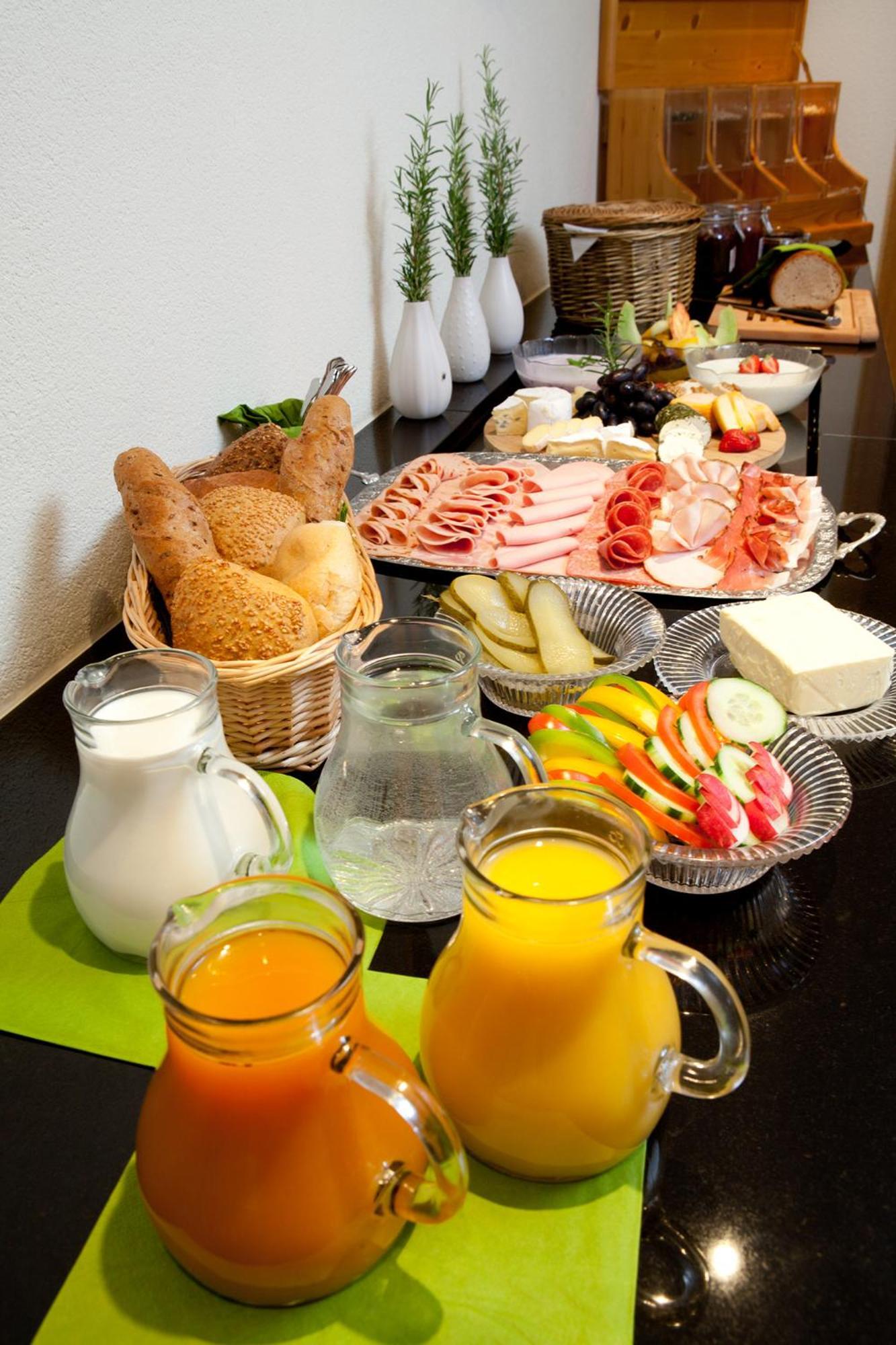 Aparthotel Brunnenhof Дамулс Екстериор снимка