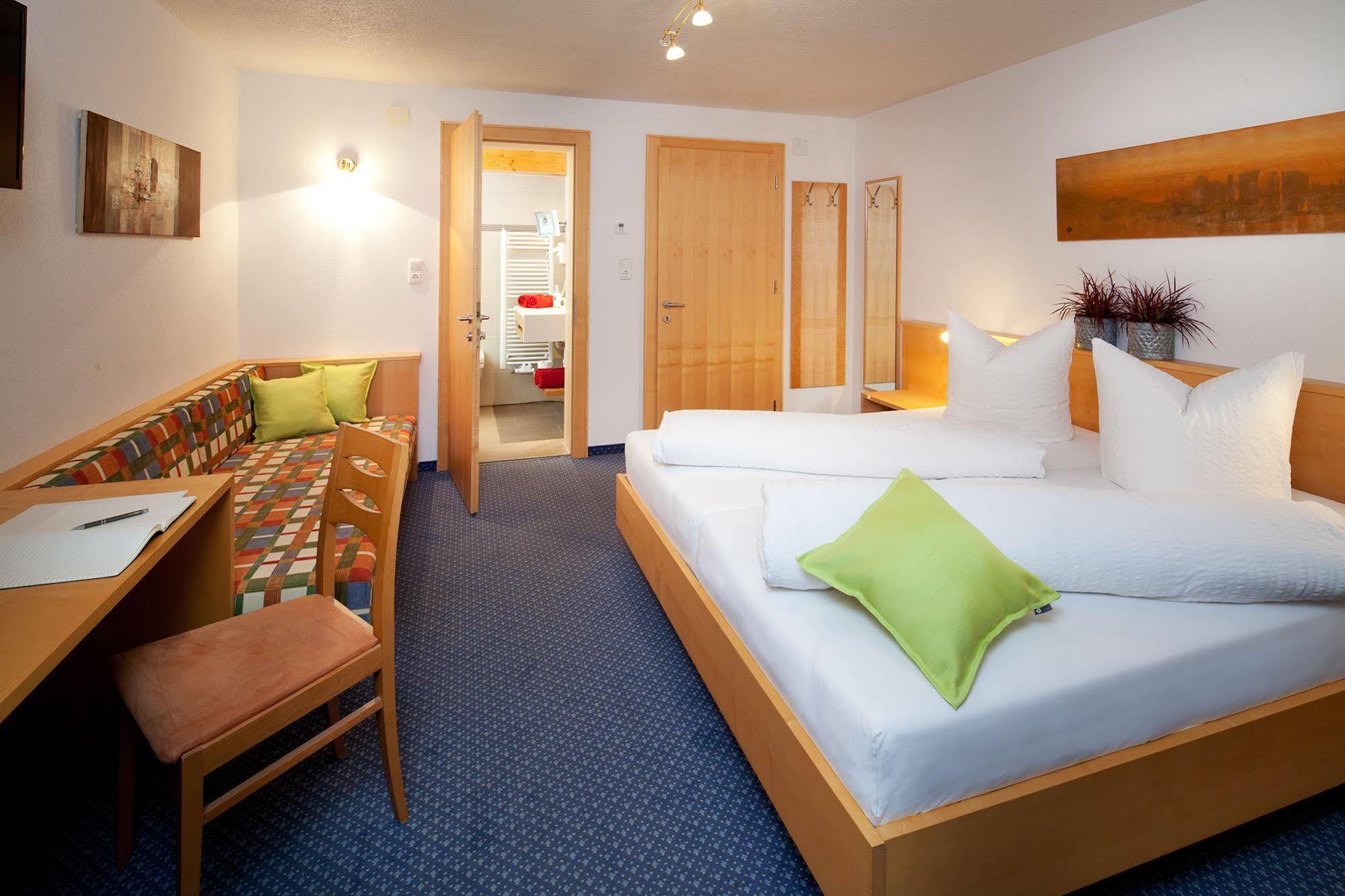 Aparthotel Brunnenhof Дамулс Екстериор снимка