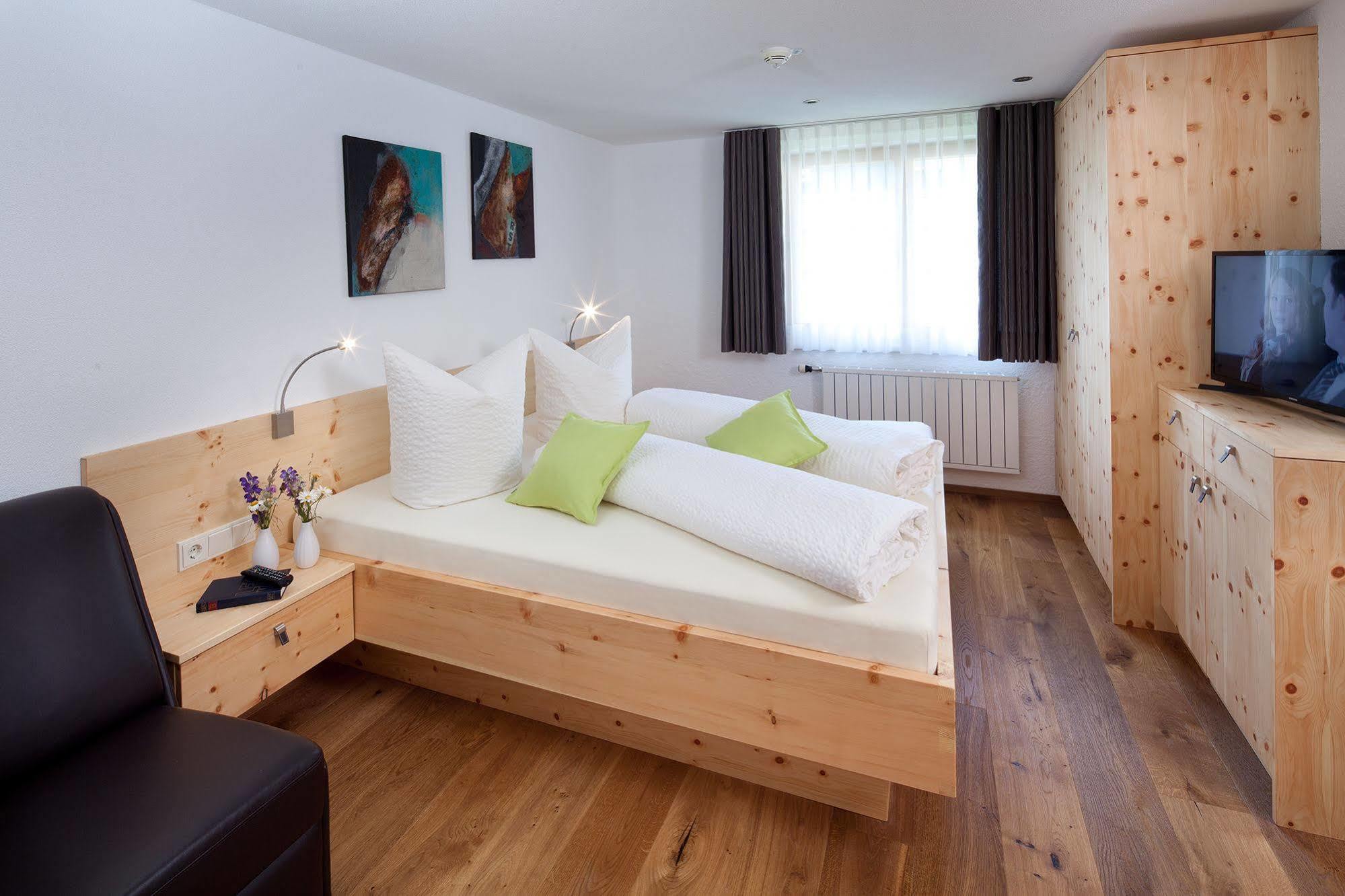Aparthotel Brunnenhof Дамулс Екстериор снимка