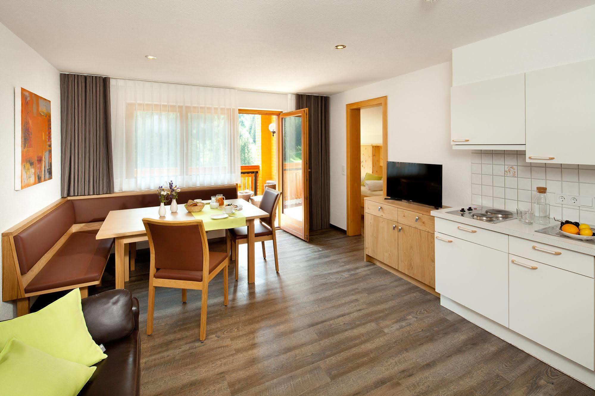 Aparthotel Brunnenhof Дамулс Екстериор снимка